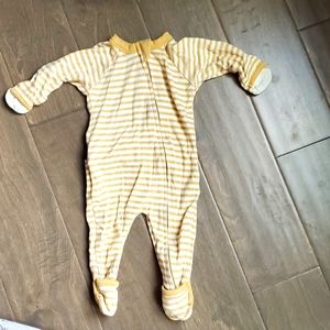 Goumi footed pajamas 0-3 months
